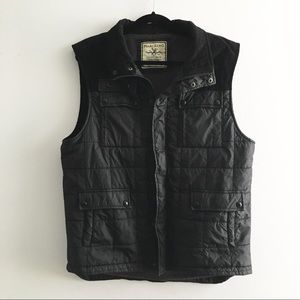 Thin puffer vest with corduroy detail.